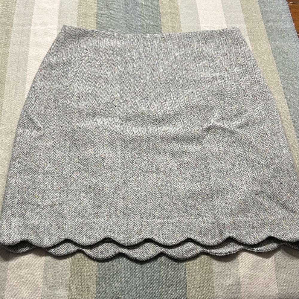 Talbots Light Gray Tweed Mini Skirt with Scalloped Hem Size 6 - Wool Blend